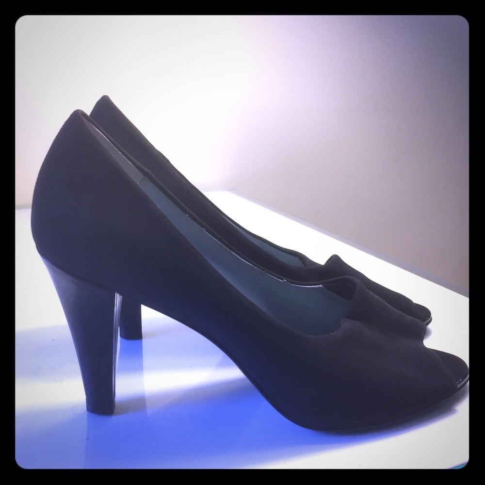 Ellen Tracy peep toe high heel pump